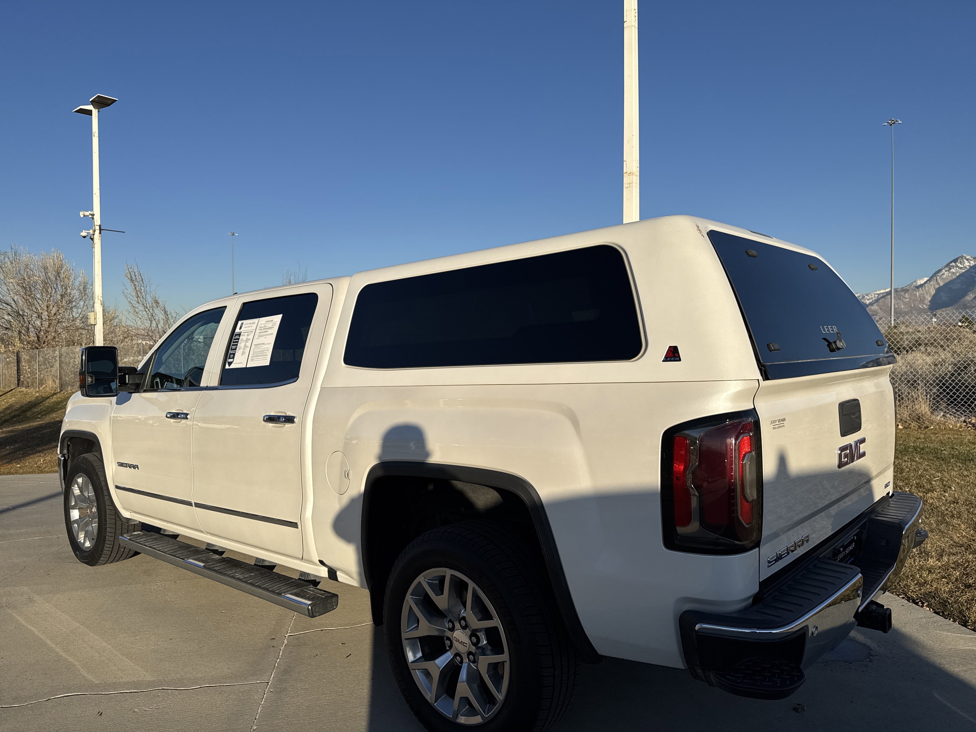 Used 2018 GMC Sierra 1500 SLT image 2