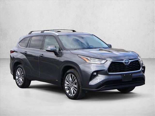 Certified 2024 Toyota Highlander Limited AWD/4WD image 3