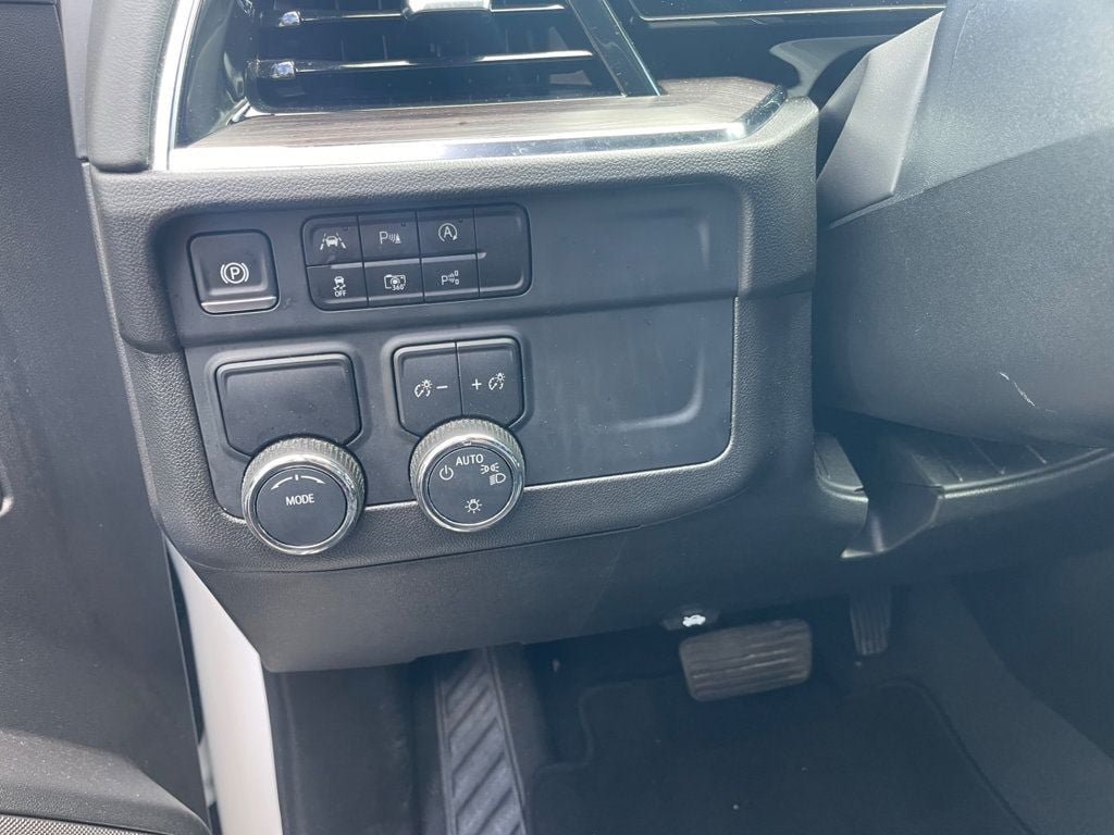 Used 2025 Chevrolet Tahoe LT RWD image 20
