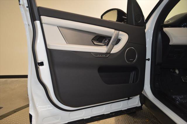 New 2026 Land Rover Discovery Sport Landmark image 17