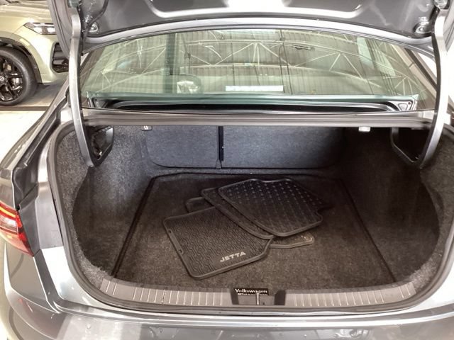 Certified 2023 Volkswagen Jetta SE w/ Panoramic Sunroof Package FWD image 16