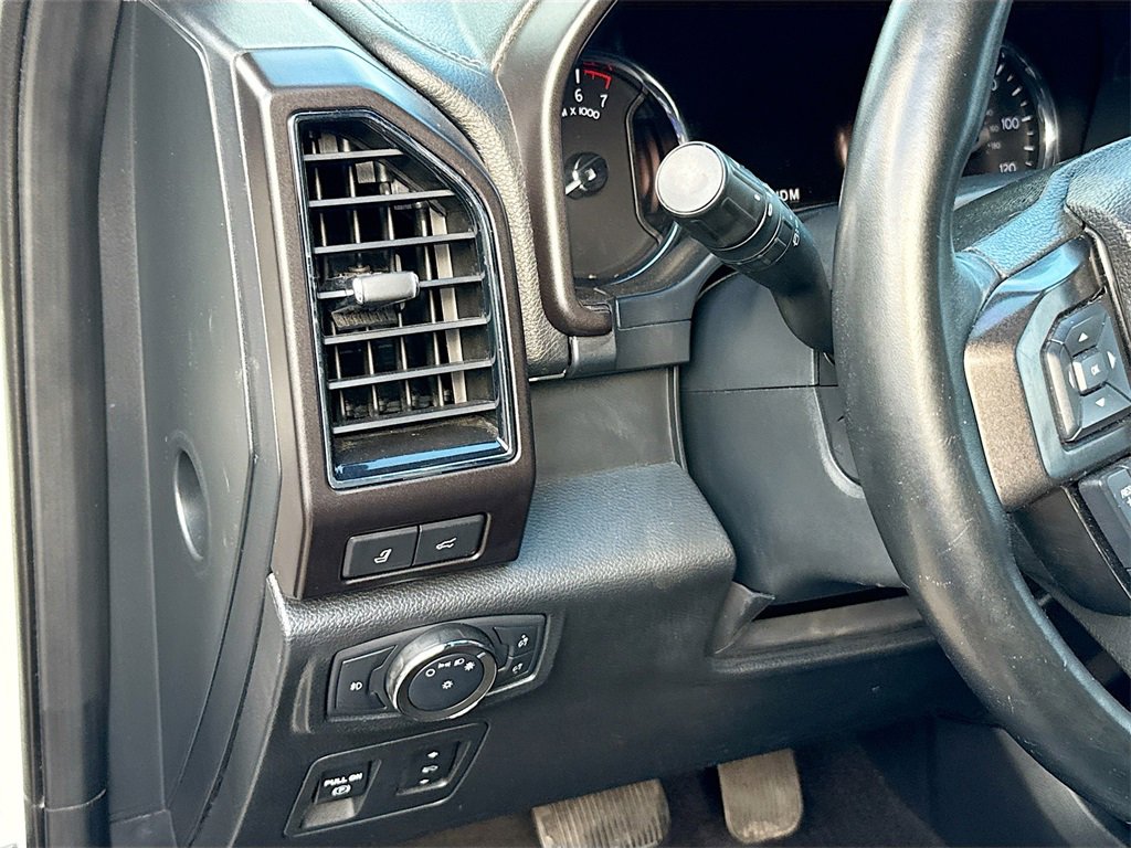 Used 2021 Ford Expedition Limited image 11