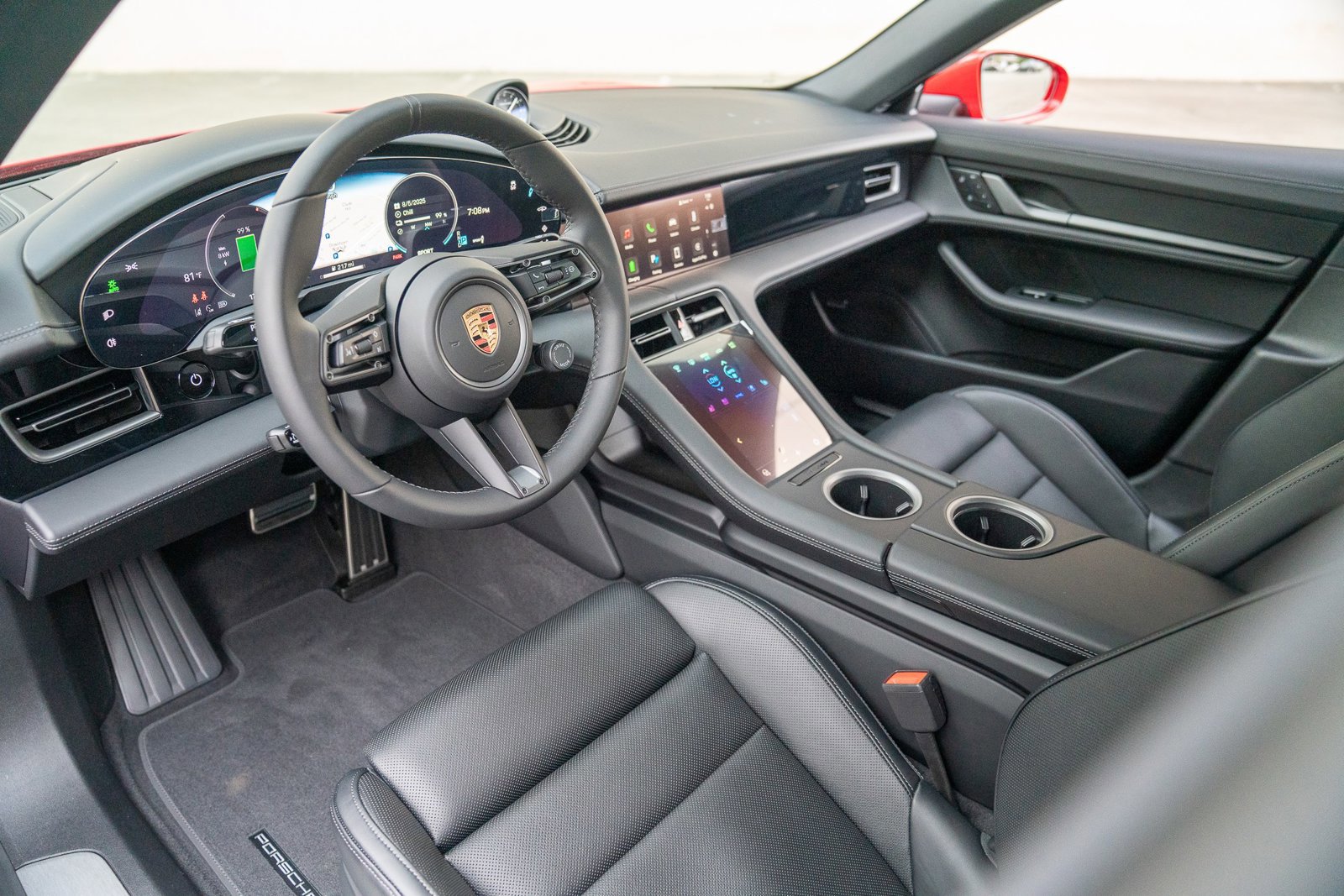 Used 2025 Porsche Taycan image 4