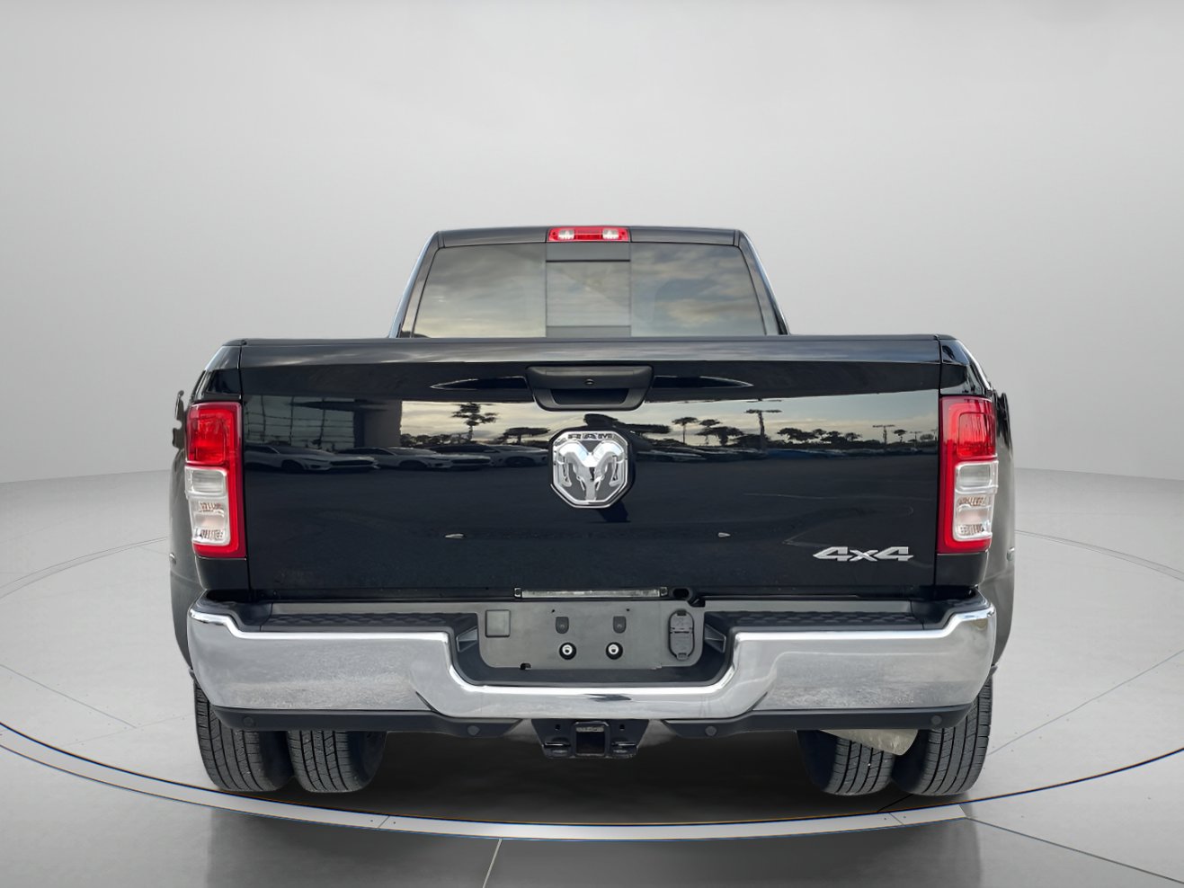 Used 2024 RAM 3500 Tradesman w/ Chrome Appearance Group image 4