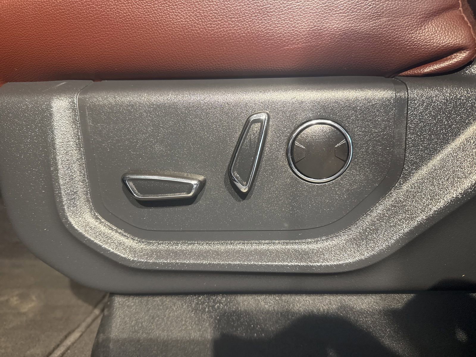 Used 2024 Ford Expedition Max Limited image 26