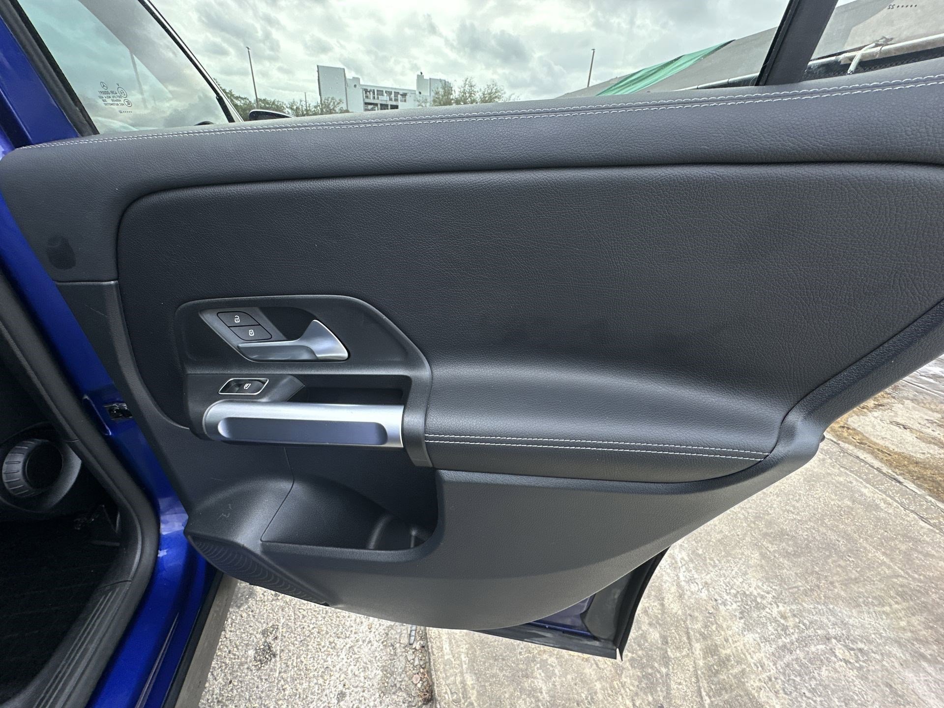 Used 2022 Mercedes-Benz GLB 250 image 32