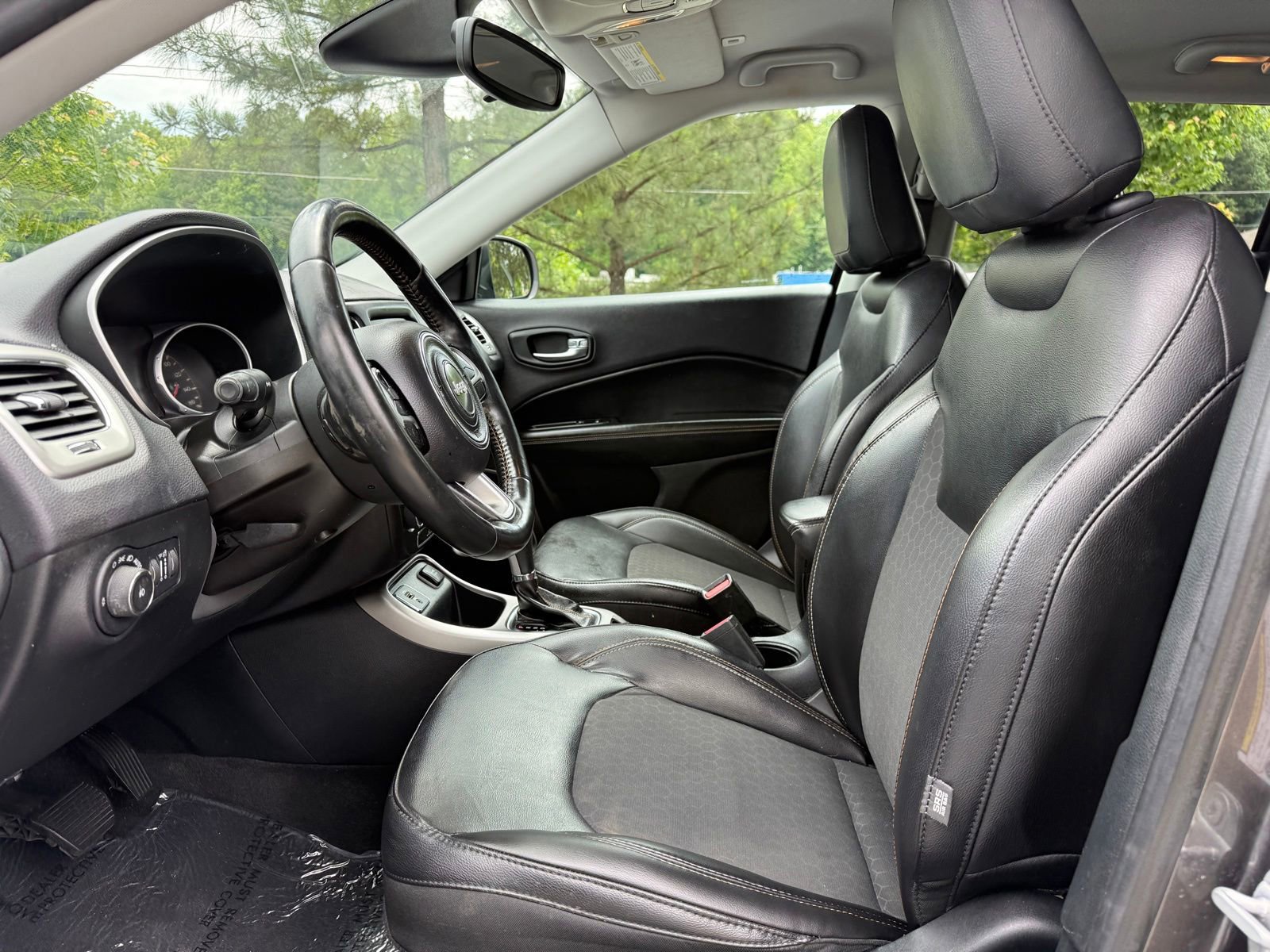 Used 2018 Jeep Compass Latitude FWD image 32