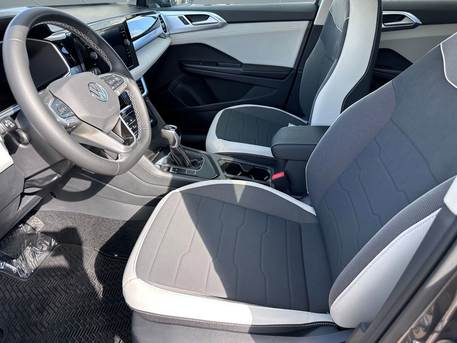 New 2026 Volkswagen Taos SE image 4