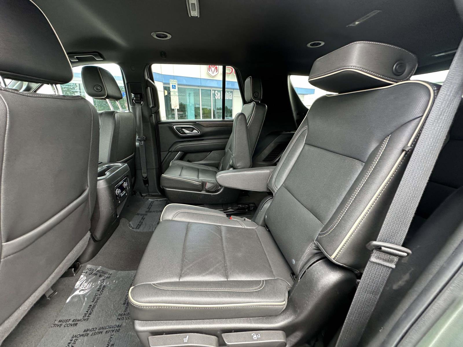 Used 2024 Chevrolet Tahoe Premier AWD/4WD image 25