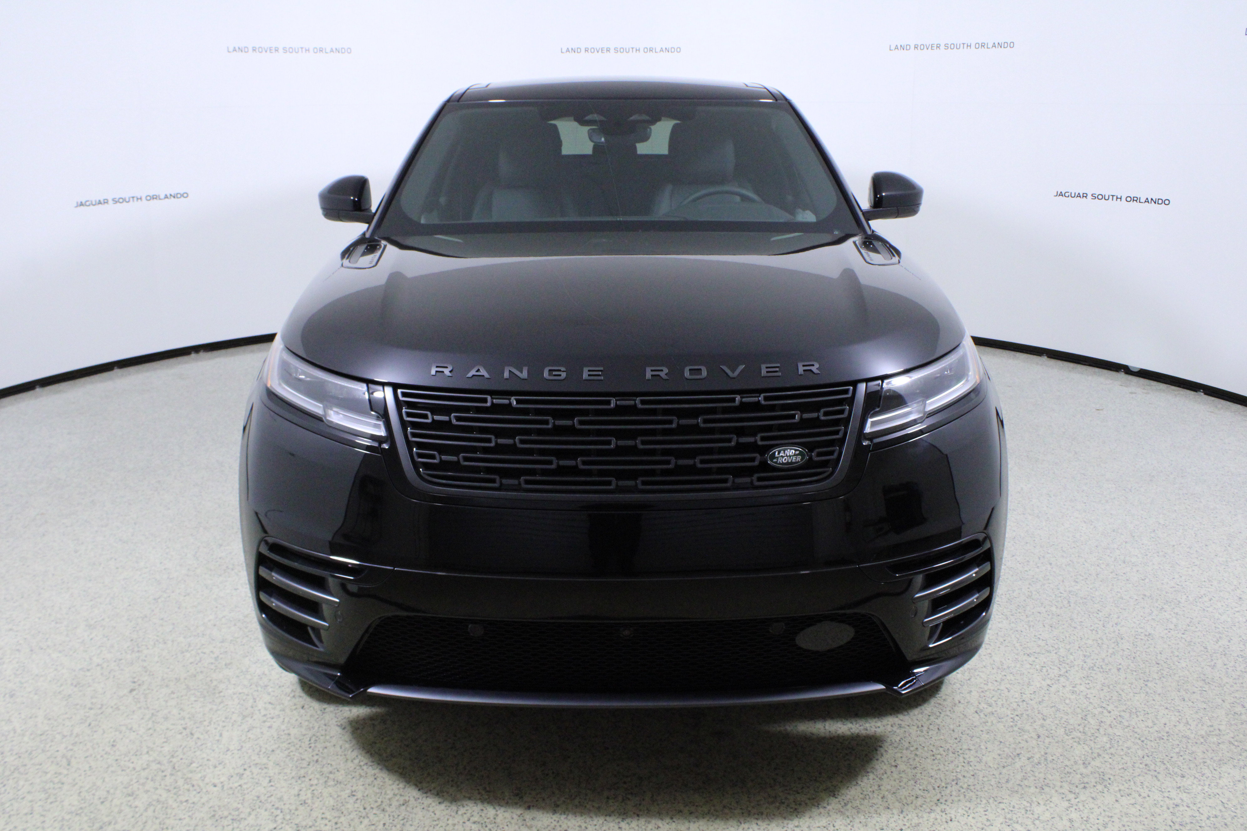 New 2026 Land Rover Range Rover Velar Dynamic SE image 2