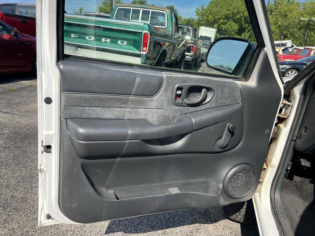 Used 2000 Chevrolet Blazer LS AWD/4WD image 9