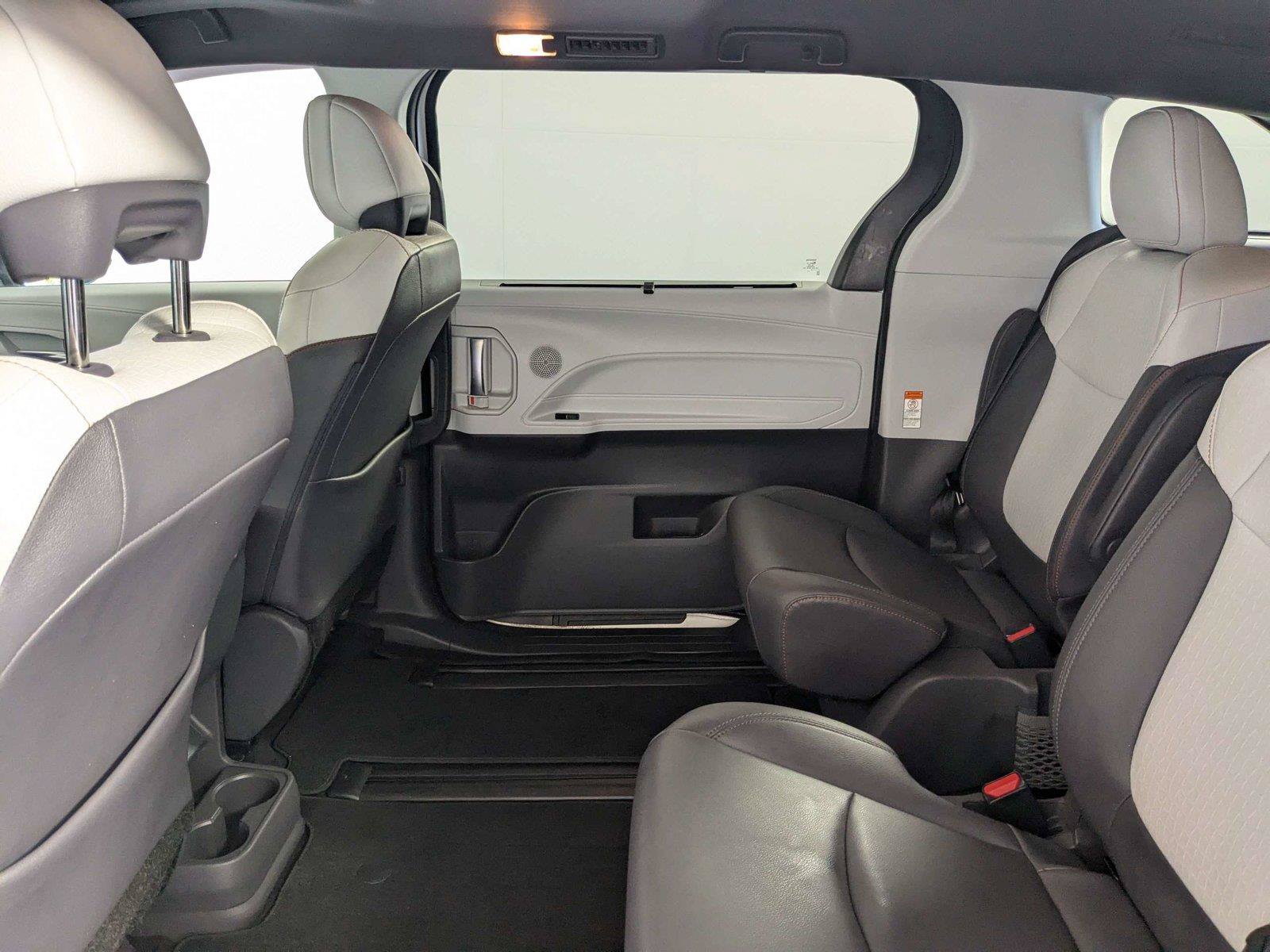 Used 2021 Toyota Sienna XSE AWD/4WD image 35