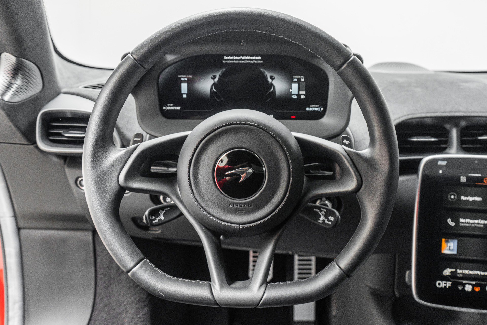Used 2023 McLaren Artura RWD image 12