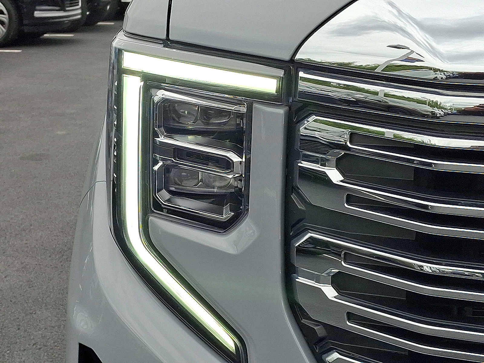 Used 2025 GMC Sierra 1500 Denali w/ Denali Reserve Package AWD/4WD image 9