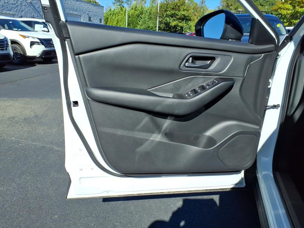 Used 2025 Nissan Rogue S image 7