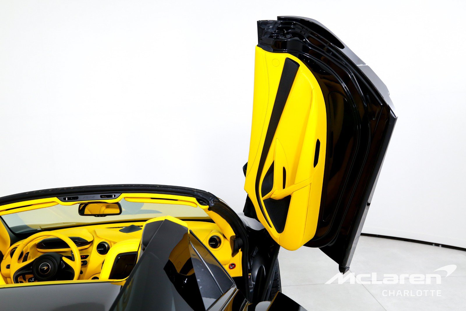 Used 2022 McLaren 720S Spider RWD image 19