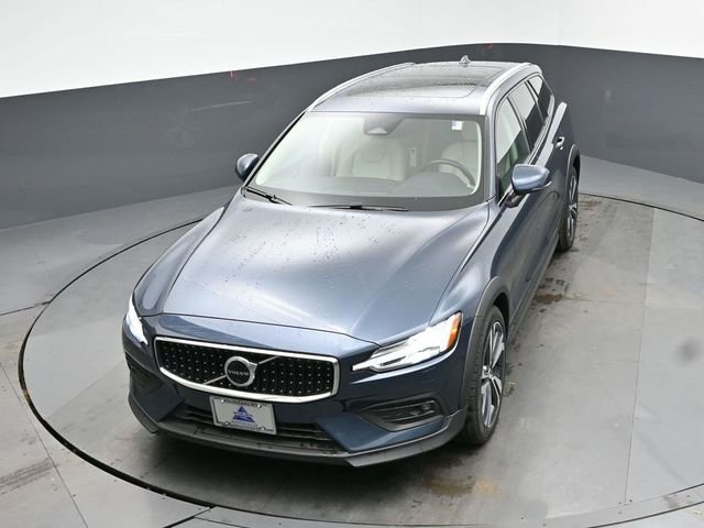 Used 2023 Volvo V60 B5 Cross Country Plus image 44