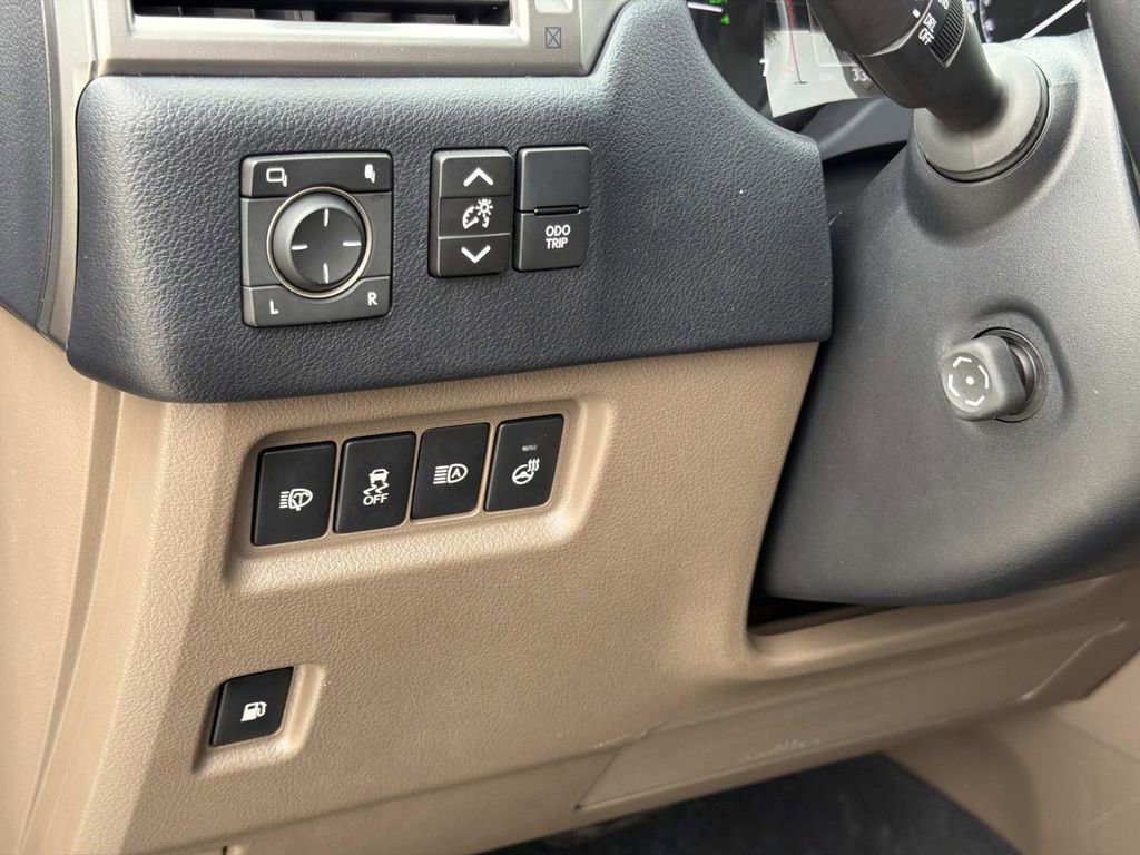 Used 2023 Lexus GX 460 Premium w/ Premium Package image 20