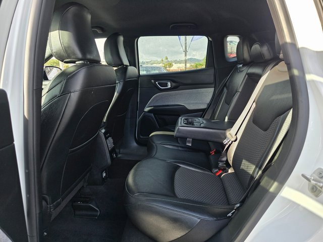 Used 2024 Jeep Compass Latitude image 16