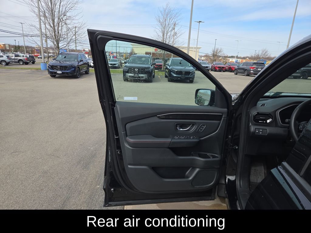 Certified 2025 Honda Pilot Black Edition image 11