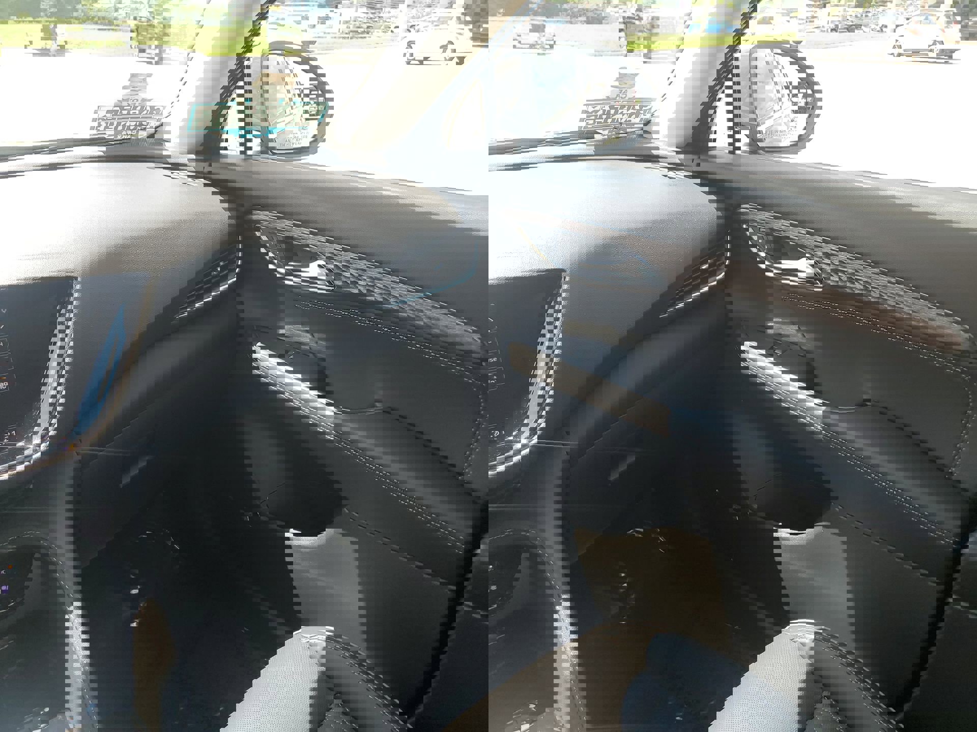 Certified 2022 Buick Envision Avenir w/ Technology Package II image 11