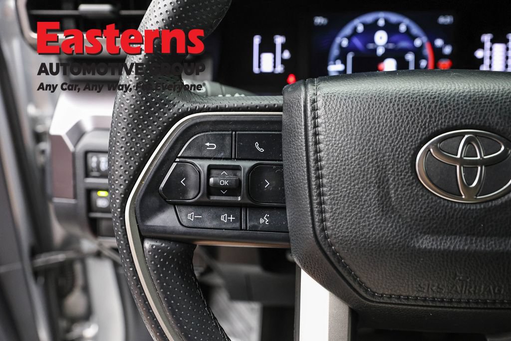 Used 2025 Toyota 4Runner SR5 AWD/4WD image 15