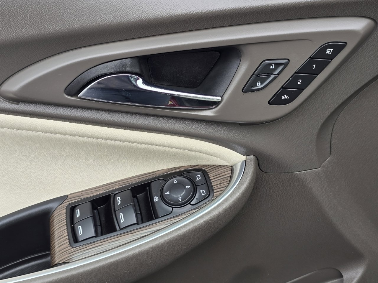 Used 2020 Chevrolet Malibu Premier FWD image 25