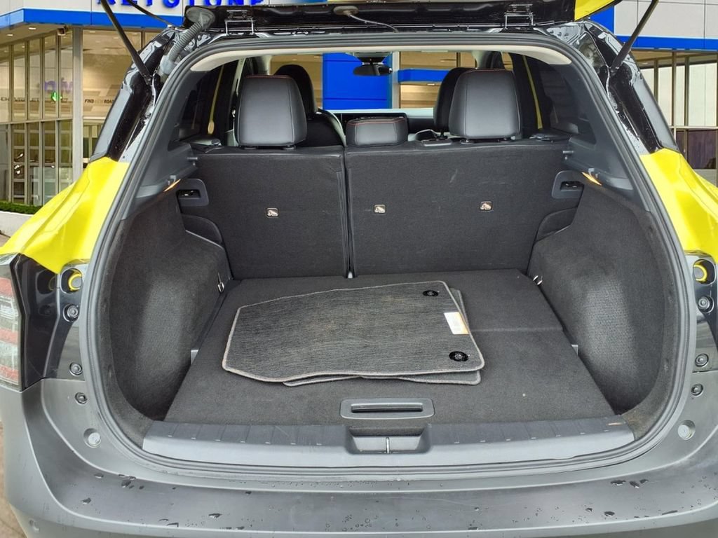 Used 2025 Nissan Kicks SR FWD image 23