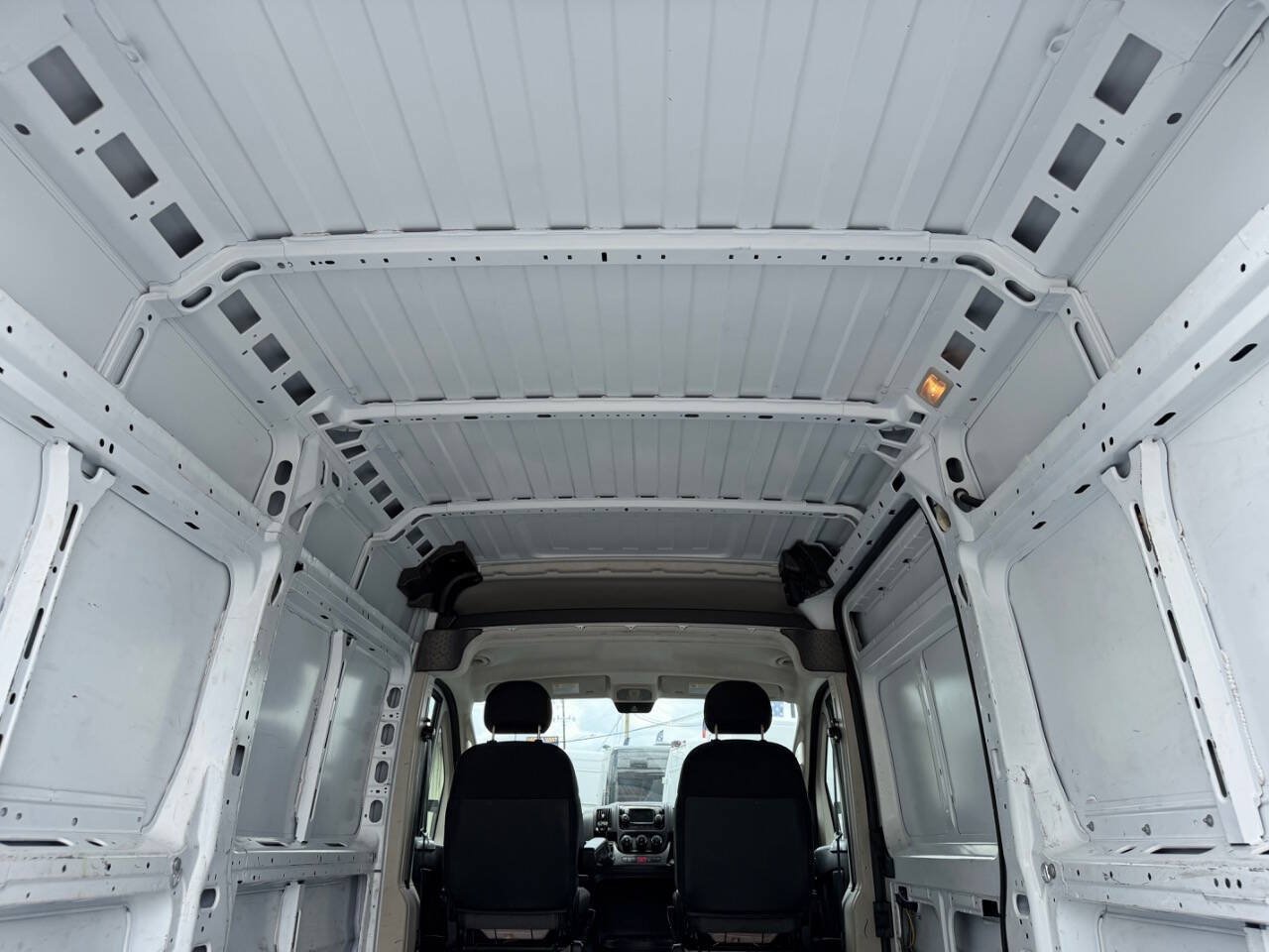 Used 2020 RAM ProMaster 2500 w/ Premium Appearance Group FWD image 17