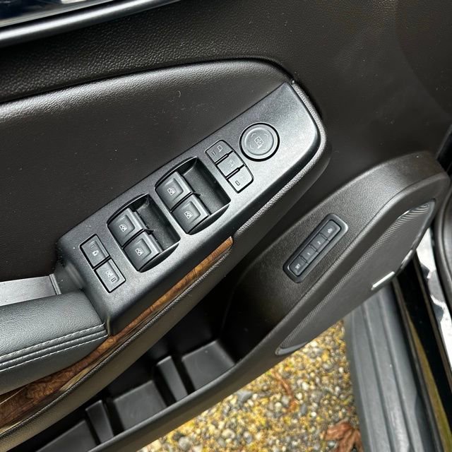Used 2019 Chevrolet Suburban LT image 5