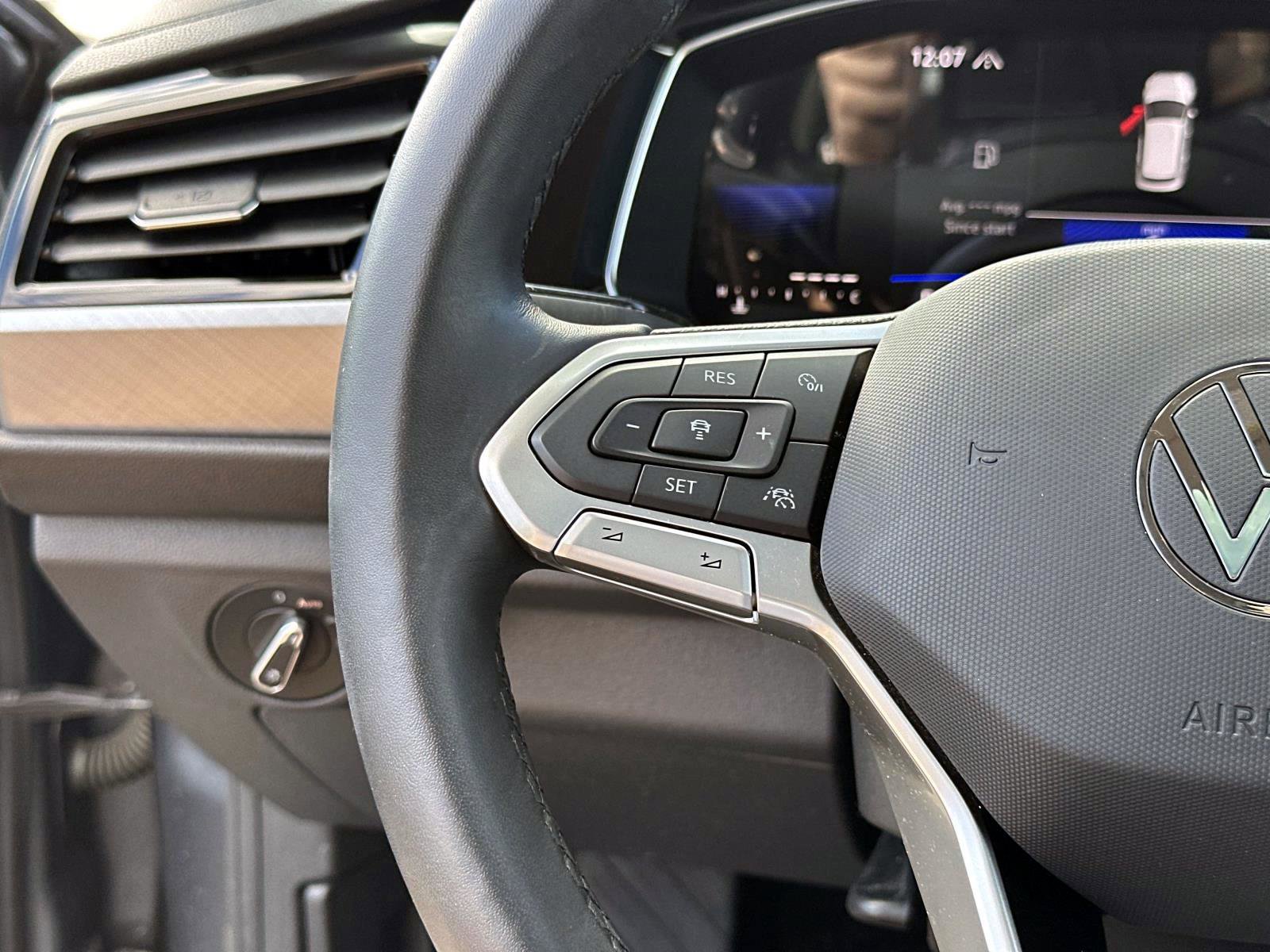 Used 2023 Volkswagen Jetta SE w/ Panoramic Sunroof Package image 26