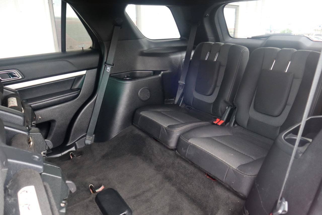 Used 2017 Ford Explorer XLT w/ Equipment Group 201A AWD/4WD image 47