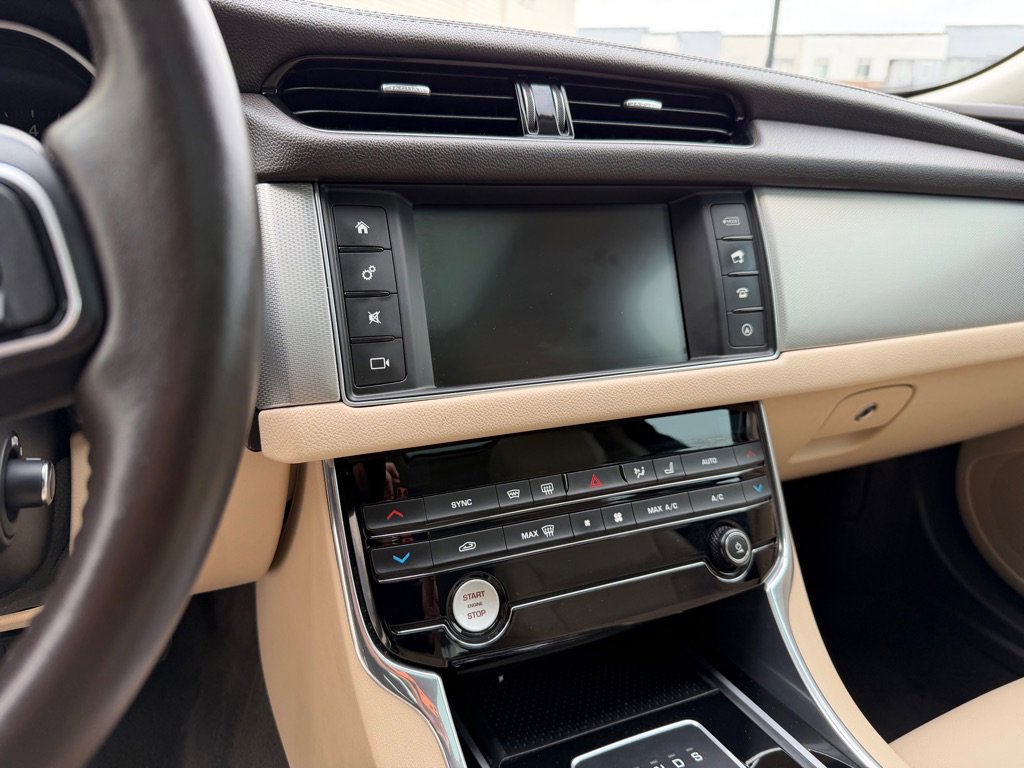 Used 2018 Jaguar XF Premium AWD/4WD image 12