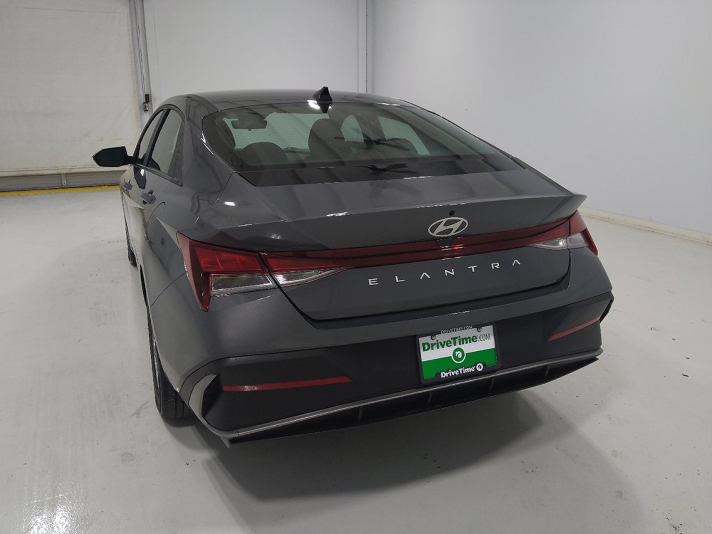 Used 2025 Hyundai Elantra SE FWD image 6