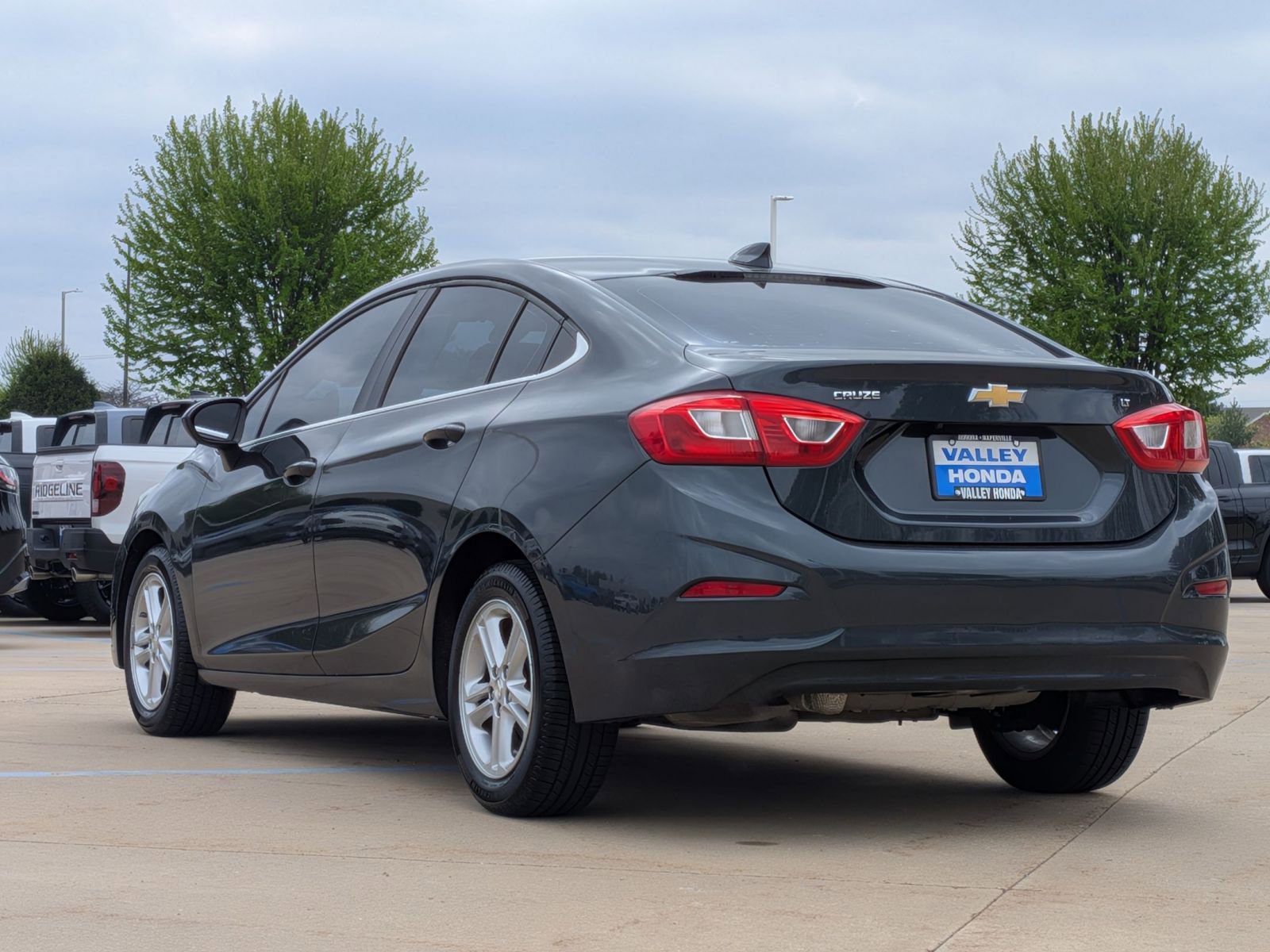 Used 2017 Chevrolet Cruze LT FWD image 8