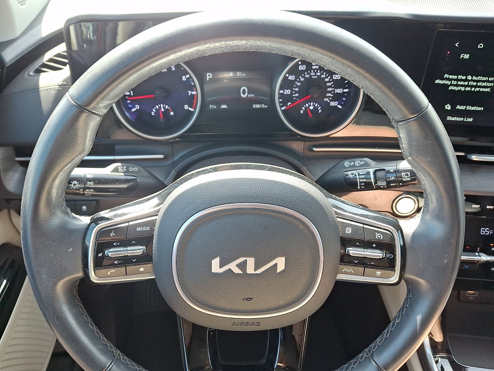 Used 2024 Kia Carnival EX FWD image 20