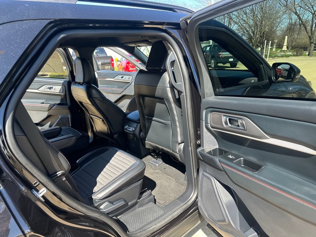Used 2025 Ford Explorer ST-Line AWD/4WD image 25