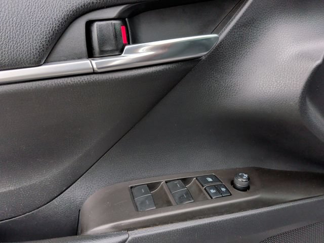 Used 2022 Toyota Camry SE FWD image 13