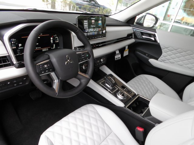 New 2025 Mitsubishi Outlander SEL image 13
