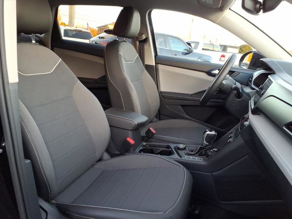 Certified 2024 Volkswagen Taos SE image 6