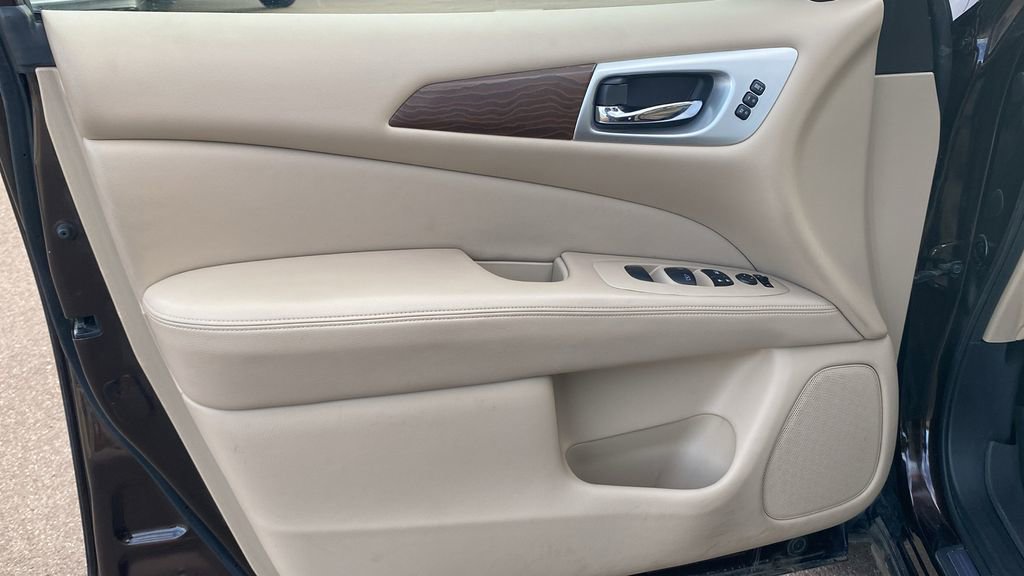 Used 2019 Nissan Pathfinder Platinum image 17