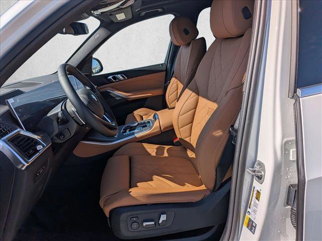 New 2026 BMW X5 xDrive50e image 4
