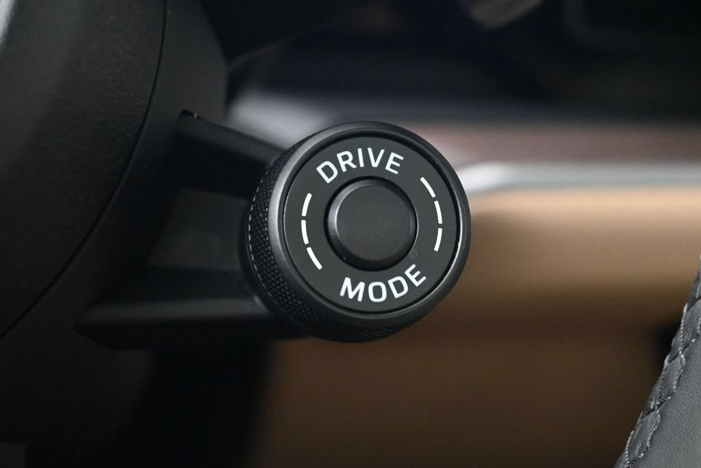 Certified 2025 Porsche Cayenne Coupe AWD/4WD image 26