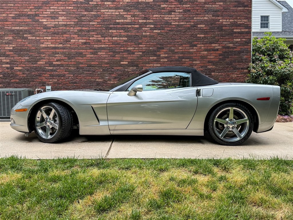 Used 2006 Chevrolet Corvette Convertible w/ Preferred Equipment Group RWD image 3