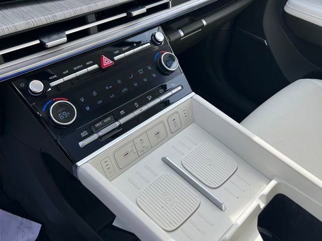 Certified 2025 Hyundai Santa Fe Calligraphy image 19