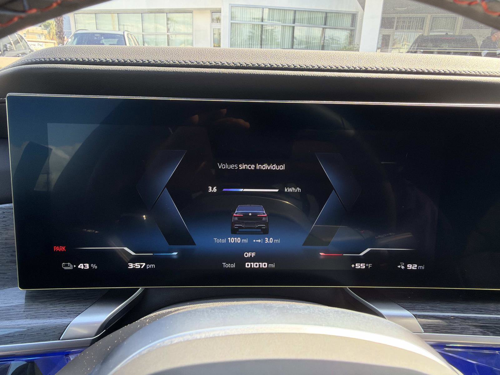 Used 2025 BMW i7 M70 w/ Executive Package image 21