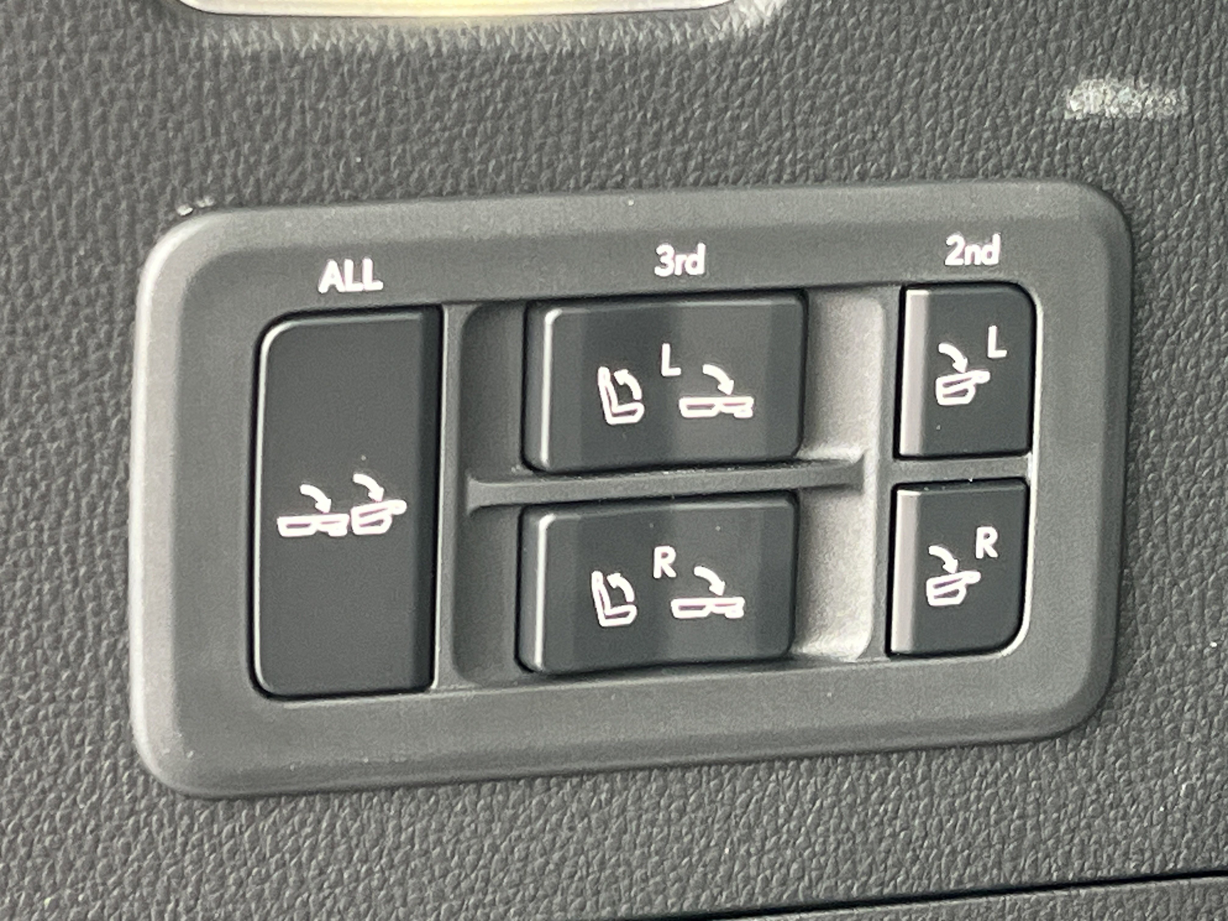 Used 2024 Lexus LX 600 4WD w/ Appearance Package image 31