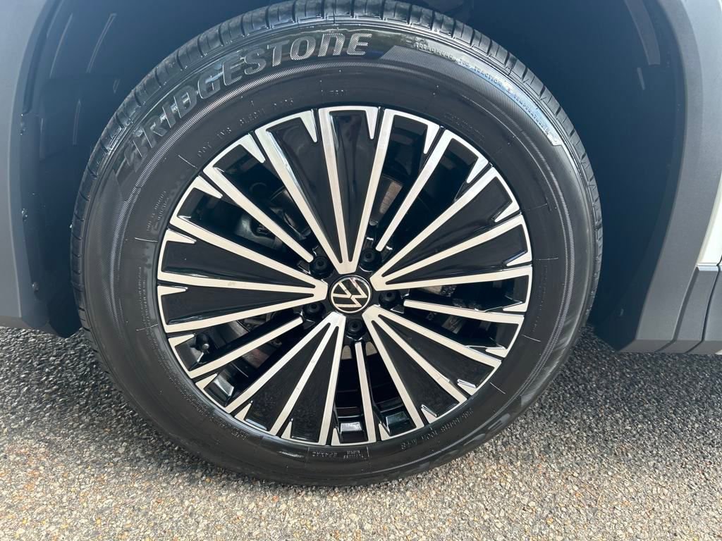 Used 2025 Volkswagen Tiguan S w/ 18" Wheel Package image 11