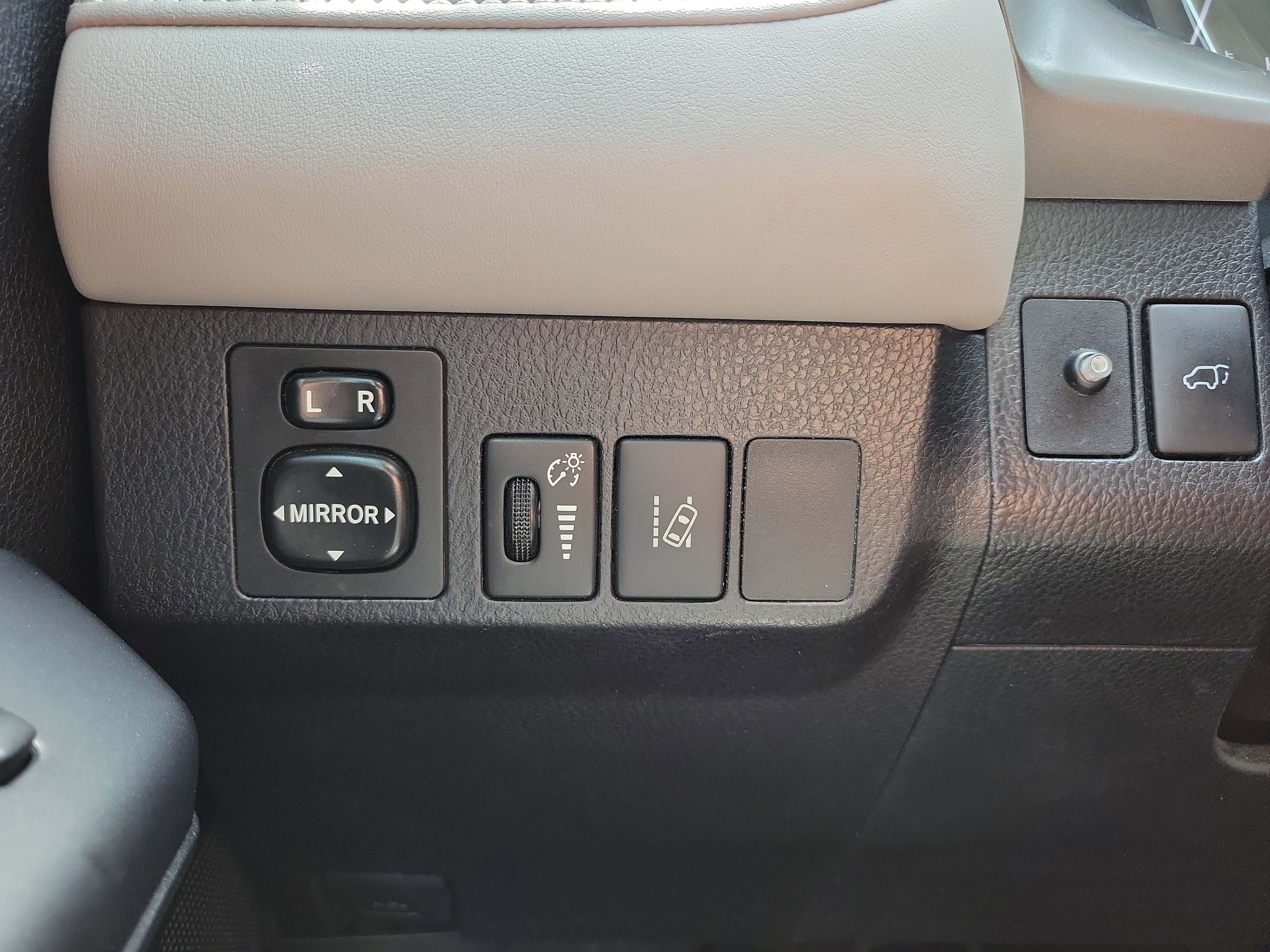 Used 2016 Toyota RAV4 XLE w/ Convenience Package image 28