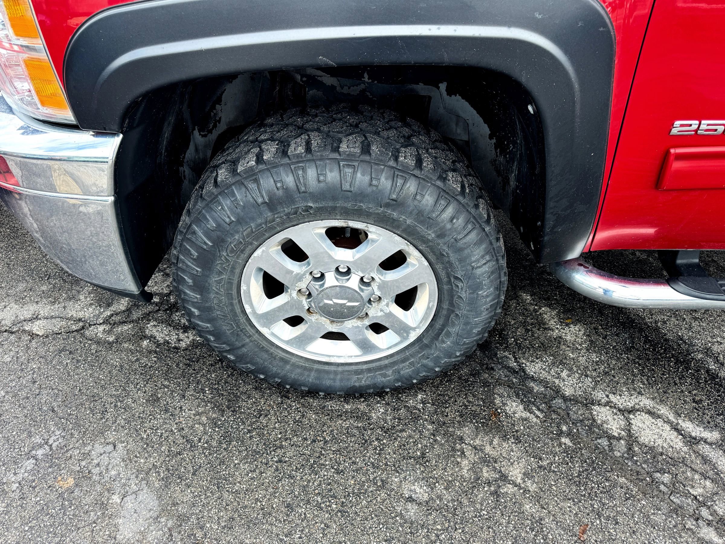 Used 2012 Chevrolet Silverado 2500 LT w/ Interior Plus Package image 19